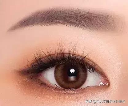 眼线一画上就晕染,眼线一笔画完视频