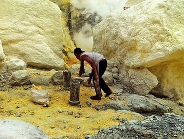 世界危险工作火山探测,印尼火山最危险的工作