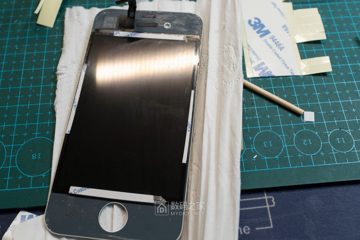 把未拆封的iphone4做成标本,iphone4被做成标本