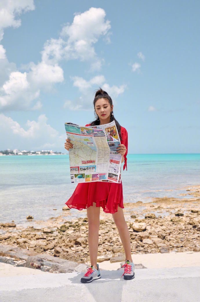 飞机头等舱偶遇张雨绮,张雨绮机场照曝光