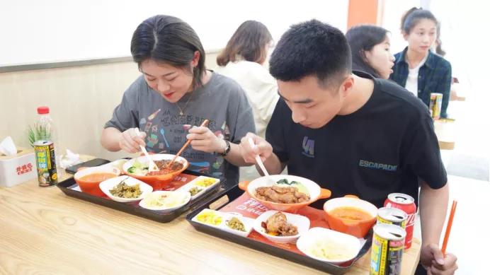 40平小店创业致富,月入40万的小店