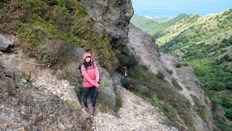 迪卡侬轻量化防雨外套,迪卡侬防风保暖外套测评
