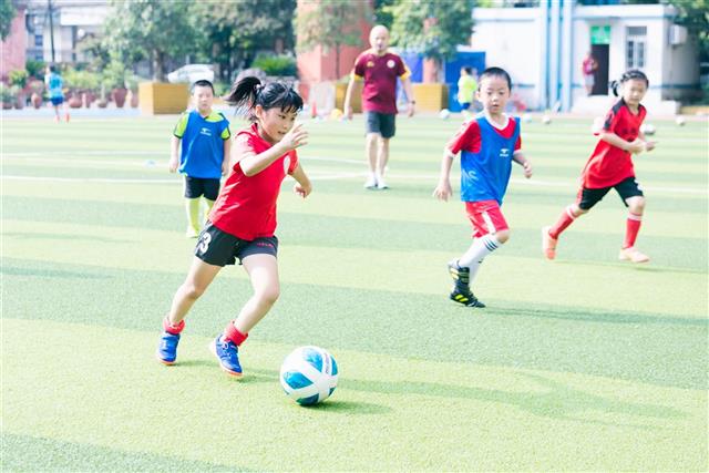 暑假足球小将,足球成人暑期训练营