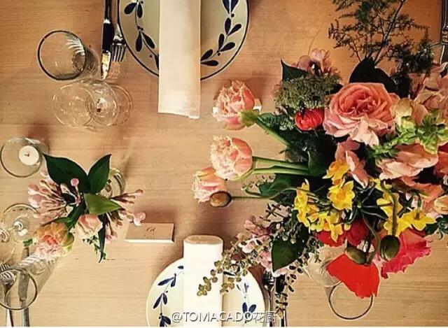 她在北京开了一家可以吃的花店，受众人追捧，还引来了李健