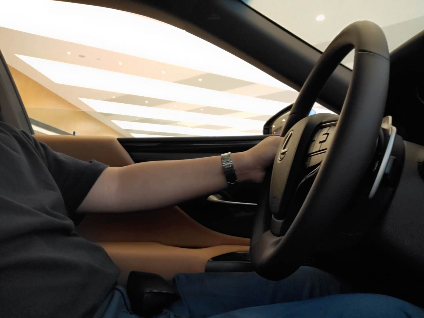 这才是豪车该有的样子,雷克萨斯es200可以做滴滴豪华车吗