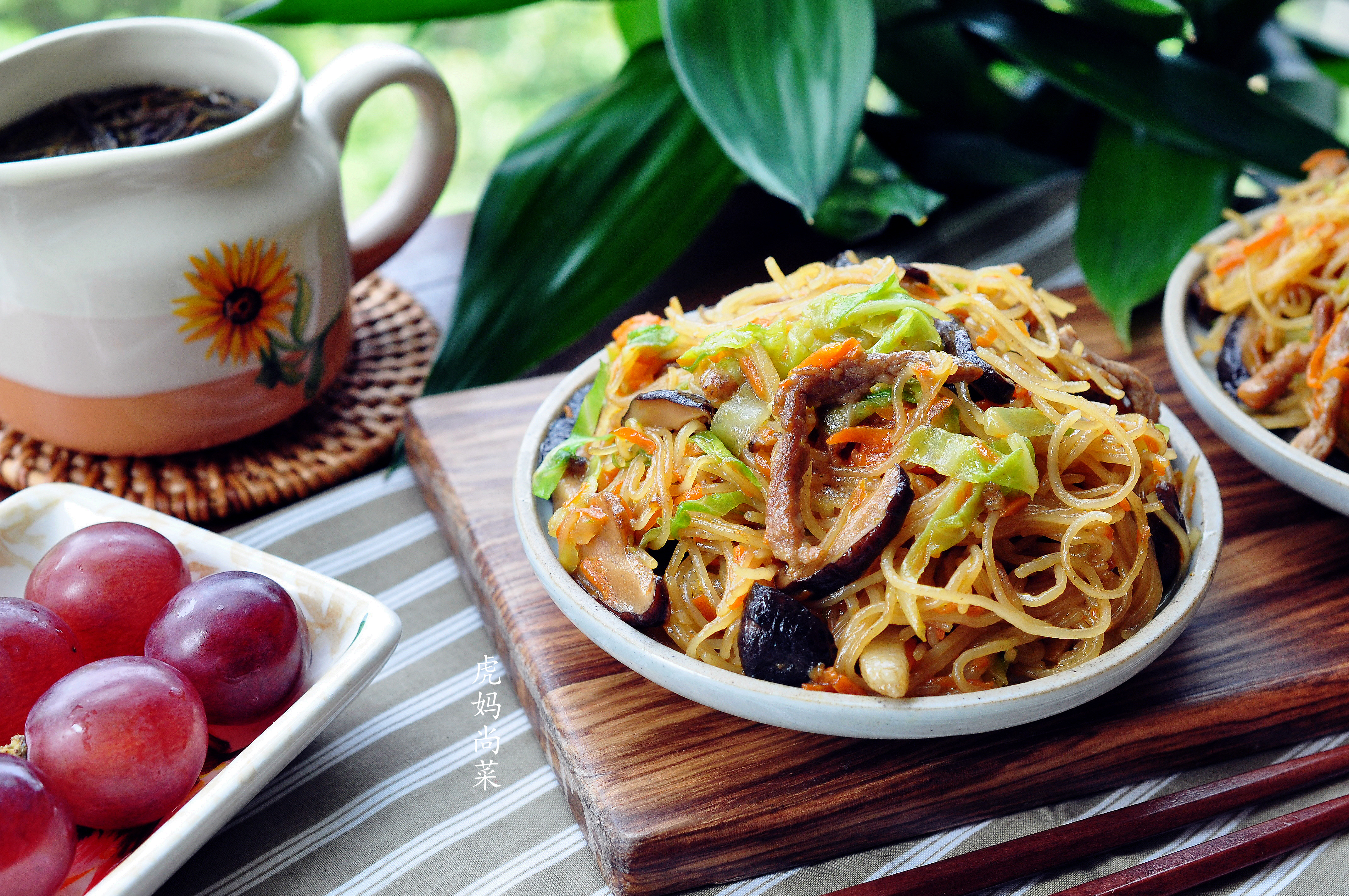 炒米粉，不用泡不用煮，直接炒就松散又入味，菜多香喷喷