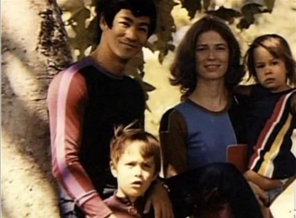 传奇巨星李小龙的死亡之谜,李小龙传奇死亡前兆