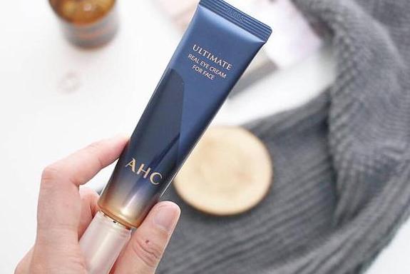 适合30岁女生用的平价护肤品,适合20岁左右女生用的护肤品推荐