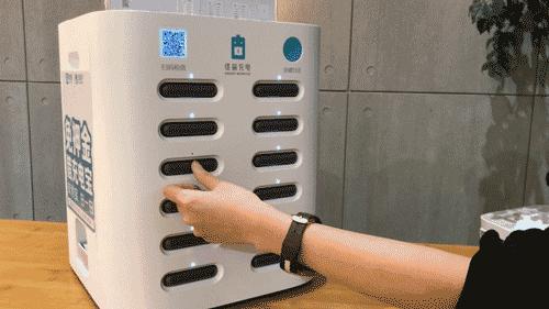 外国小伙发现暴富商机,忽然发现了一个商机