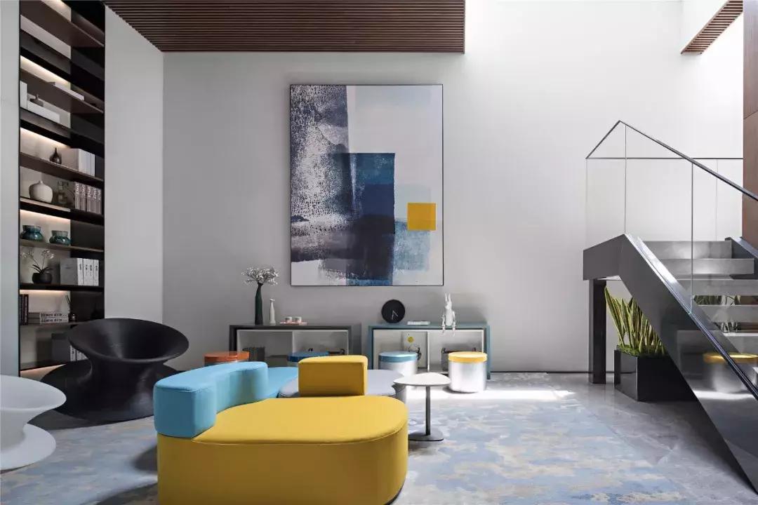 轻奢新中式挑空客厅效果图,挑空客厅极简设计案例