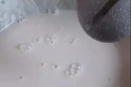 用小麦淀粉制作凉皮的方法,如何用小麦淀粉做凉皮