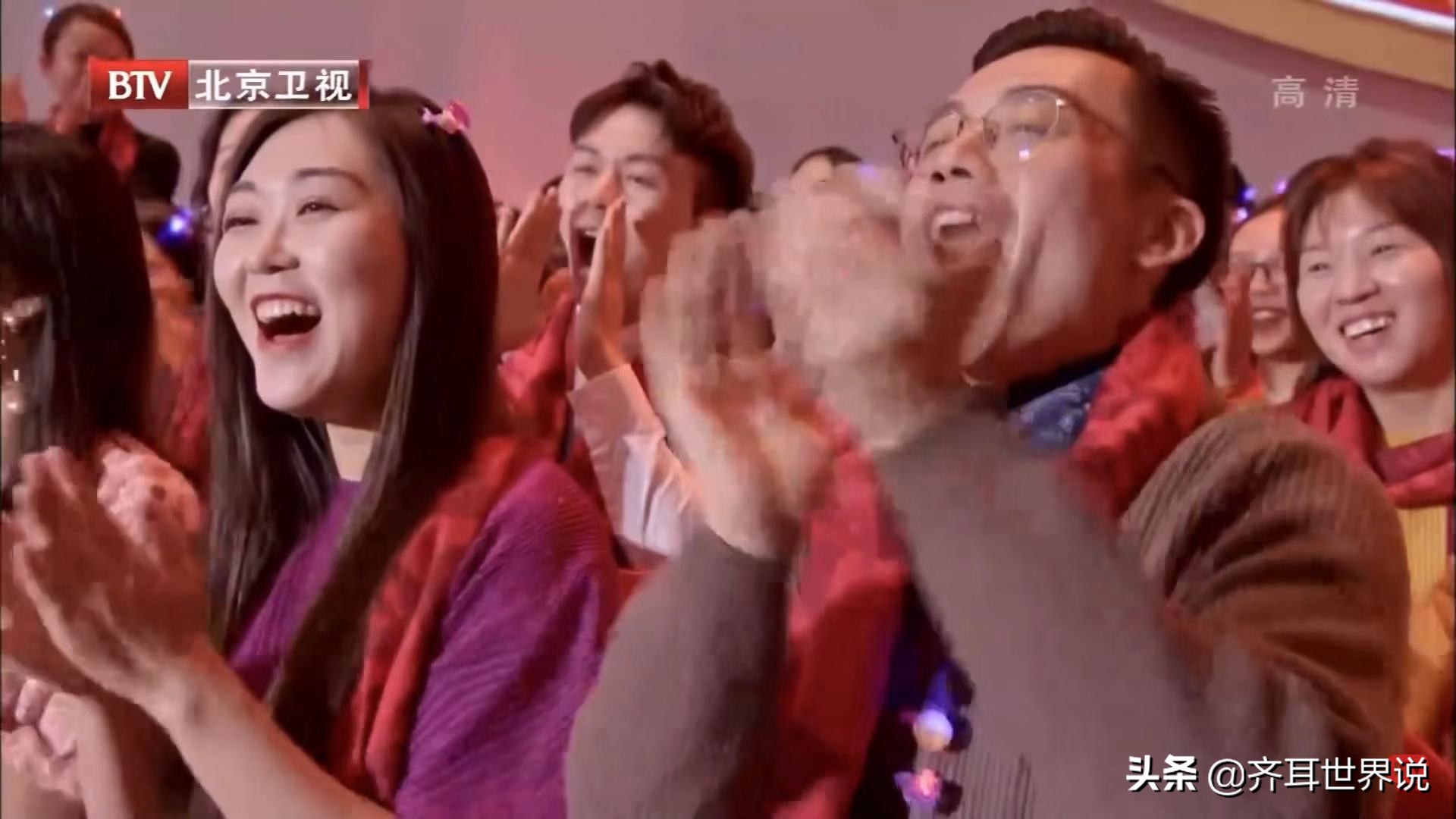 张一山在机场看杨紫的眼神,张一山对杨紫的承诺