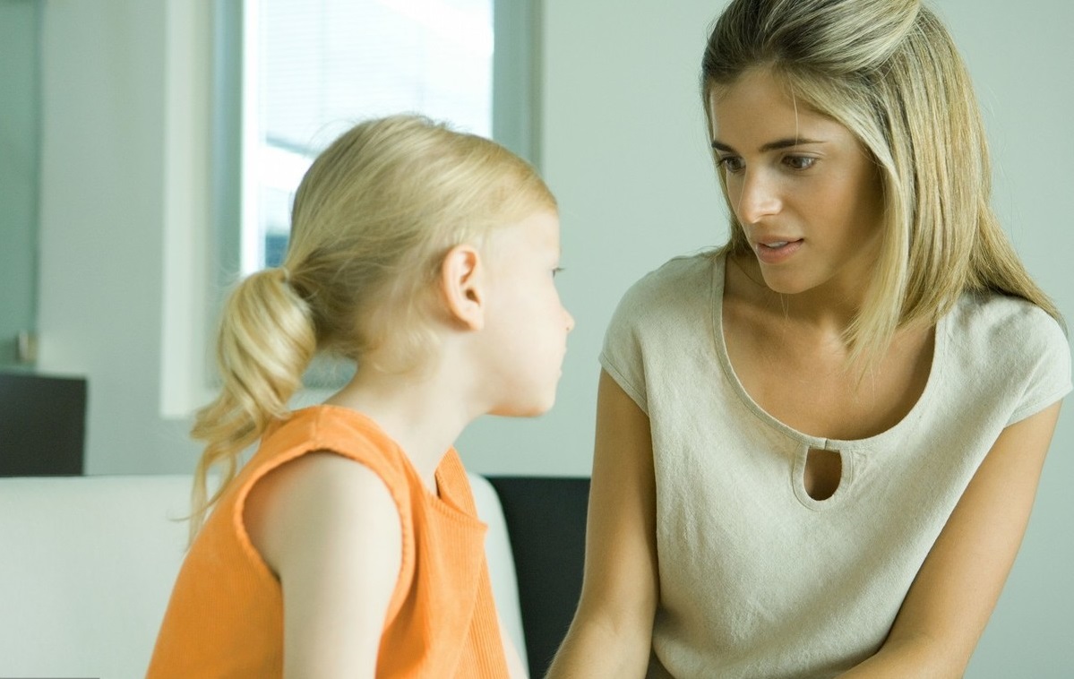 10岁女孩因好奇给*体下**塞东西，妈妈发现后赶紧送医院