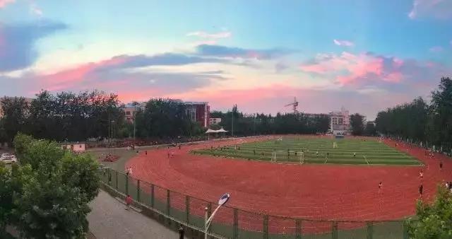 华北超豪华大学：宿舍空调暖气、阳台一应俱全，还坐拥6大网红餐厅！