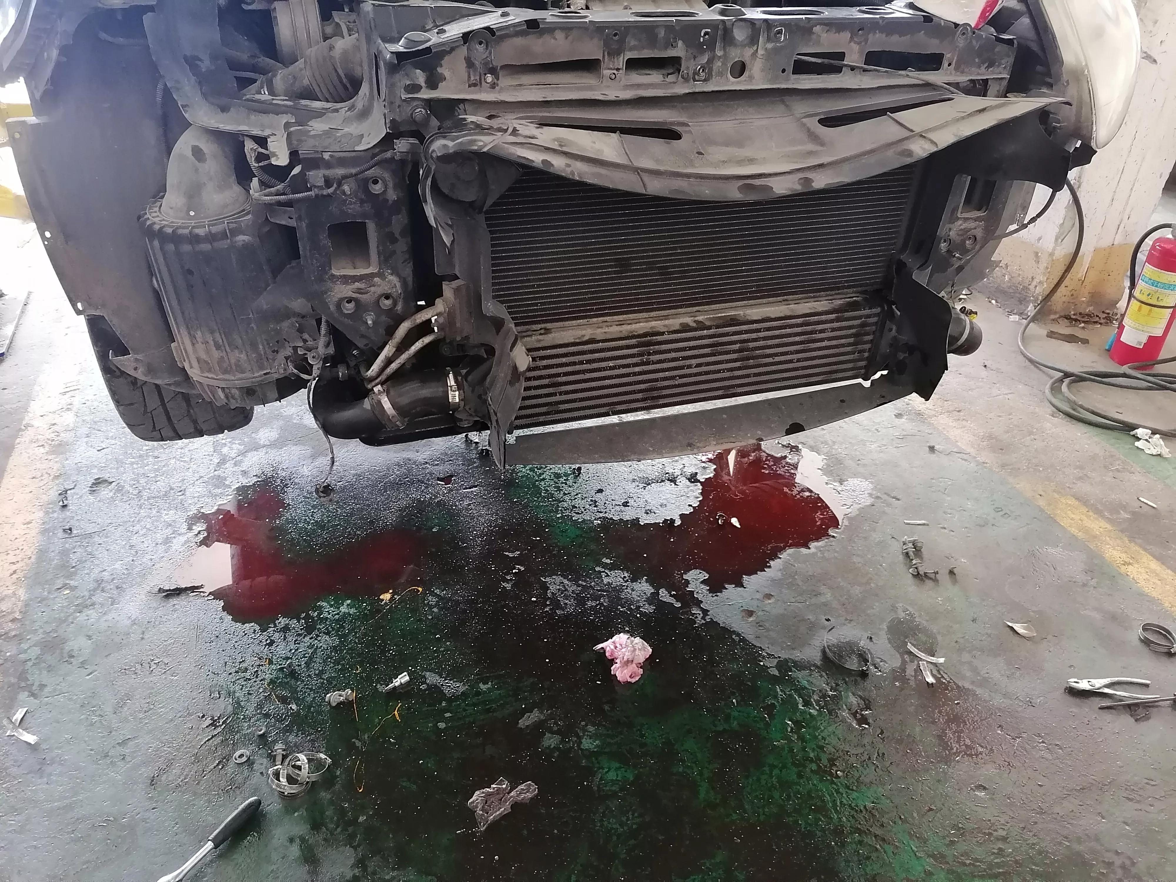 菲亚特博悦16万公里，水箱磨破漏水更换水箱