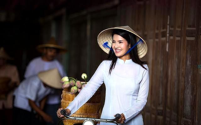 中越边境一河之隔越南美女,与越南一水之隔