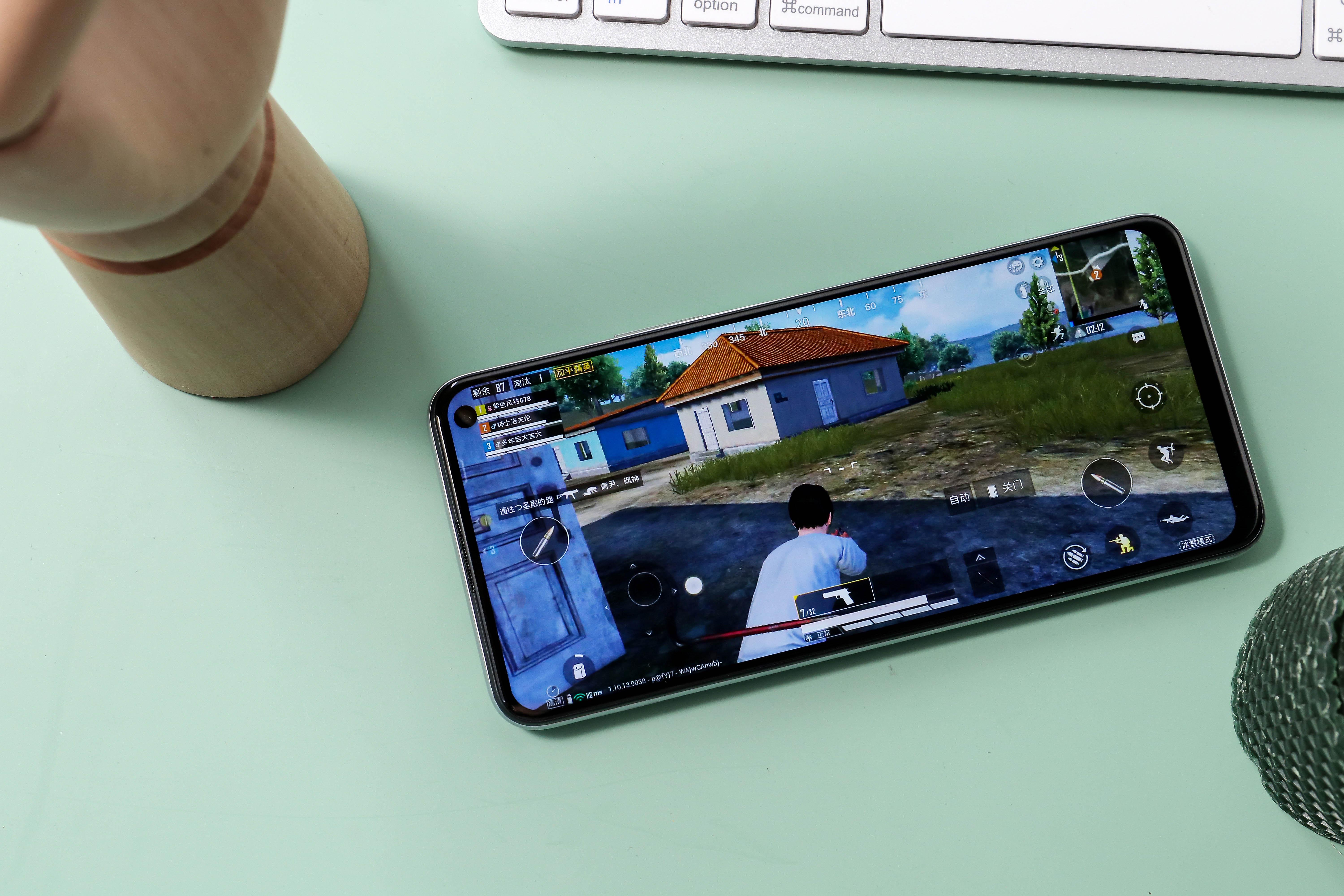 不玩游戏入手iqooneo5值得吗,两千多的iqooneo5哪款好