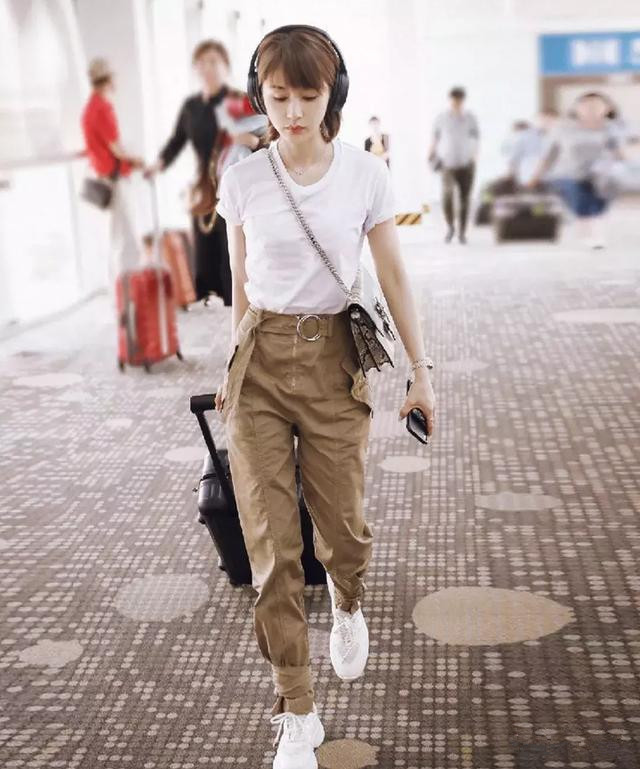 明星穿缩腿裤,明星穿宽腿条形裤