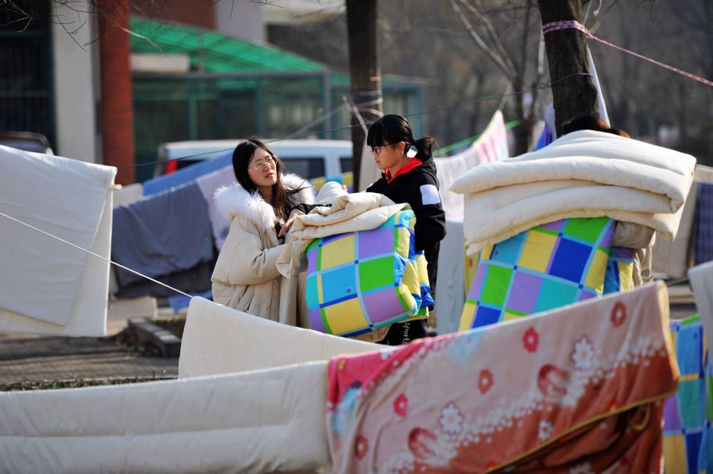 大学生开学被子买还是带,大学开学被子自己带还是学校买