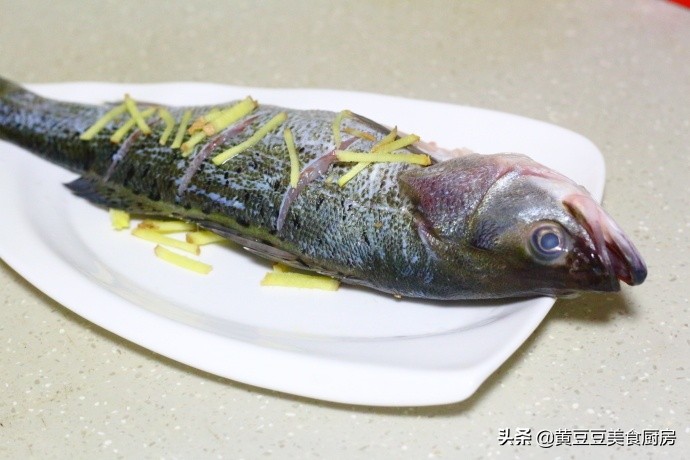 蒸海鱼是凉水上锅还是开水上锅,清蒸海鱼要多少分钟