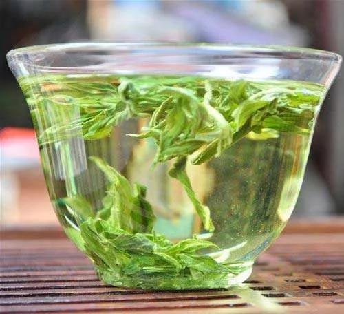 吃了痛风药后可以喝茶吗,痛风喝茶水快速排尿酸吗