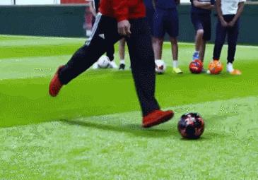 侧凌空射门的正确方法,凌空射门教学