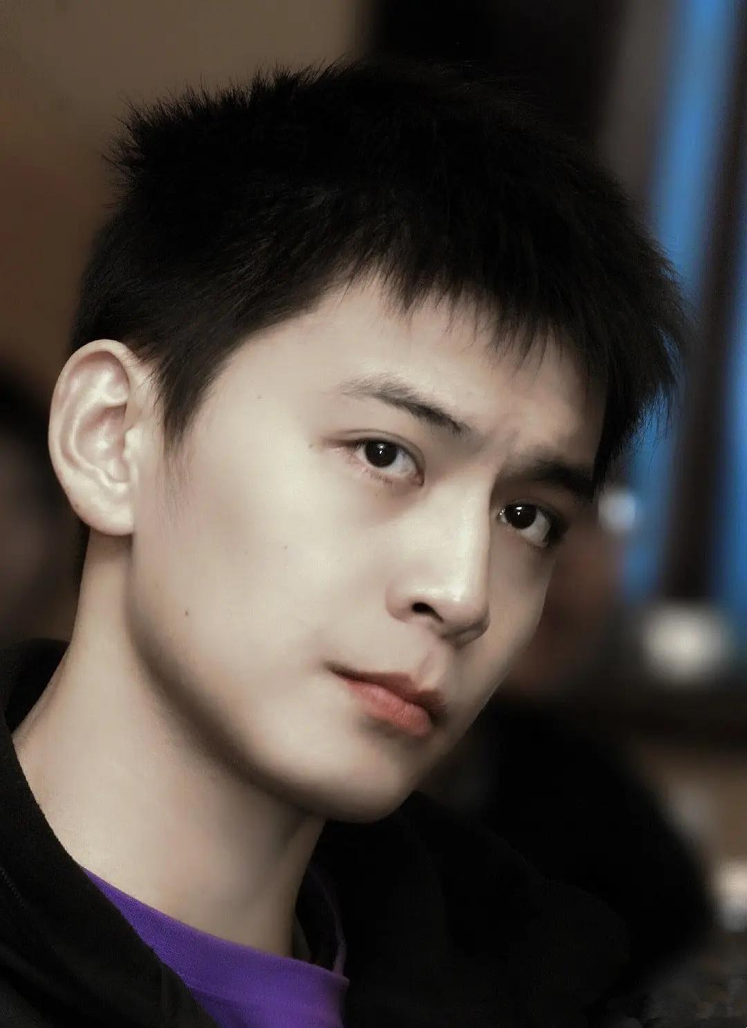 193cm体坛第一帅哥爆红，颜值惊艳：他要出道，男明星就哭吧