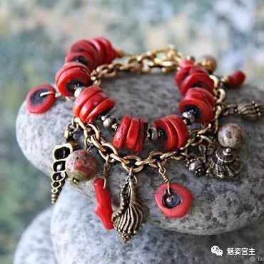 施华洛世奇水晶和珠子打造闪亮弹簧吊坠手链，附制作图解教程