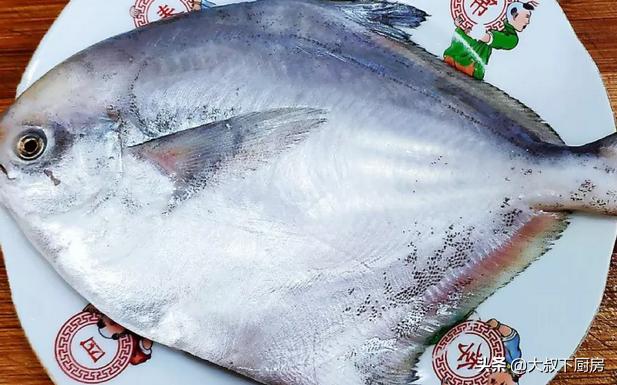 大叔家的早春美味:红烧鲳鱼,香气扑鼻,鱼肉香嫩,家人爱吃!