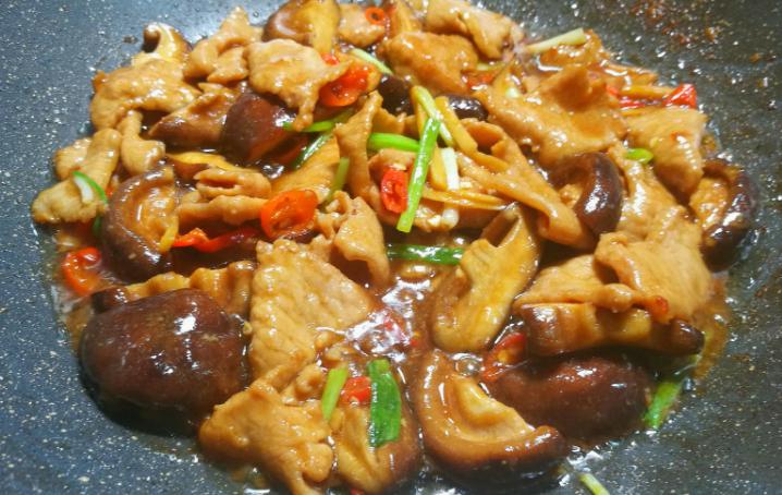 不管炒肉片还是肉丝，牢牢记住炒前多做2步，炒好后又嫩又滑又香