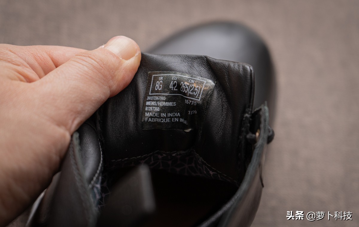 穿黑色皮靴,clarks经典款沙漠靴搭配