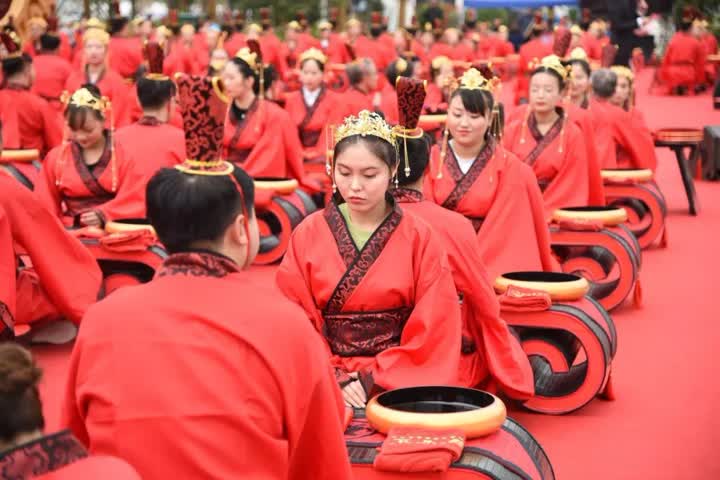 扬州一场33年前的集体婚礼，在抖音上火了