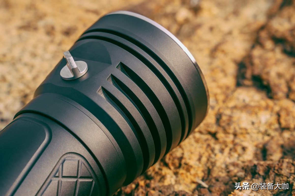 三眼小钢炮手电筒亮吗,三眼小钢炮强光