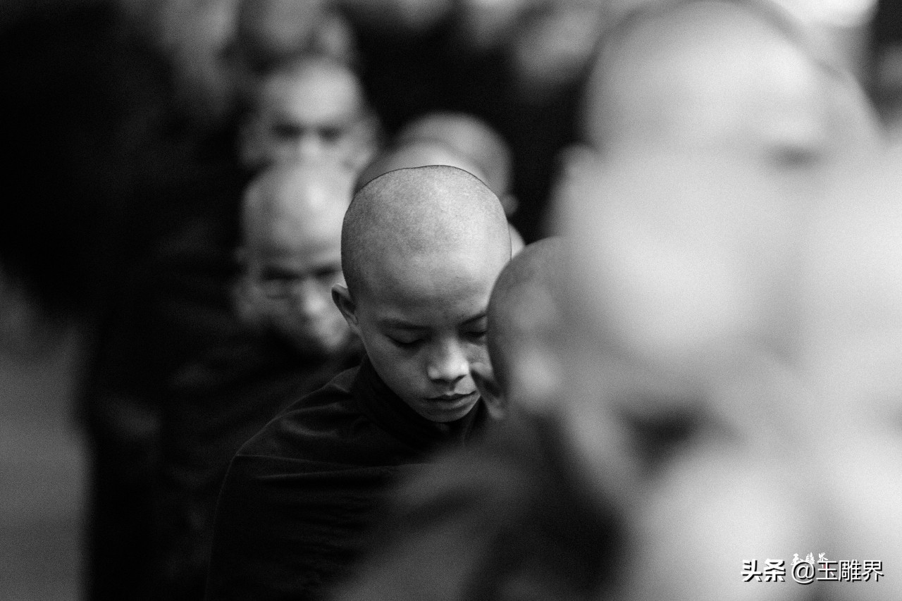 一刀一快门！他在玉上琢人生，相机里留风景