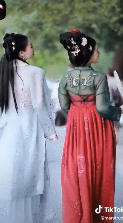 中国街拍让外国人震撼的视频,让外国人惊艳的穿着中国街拍