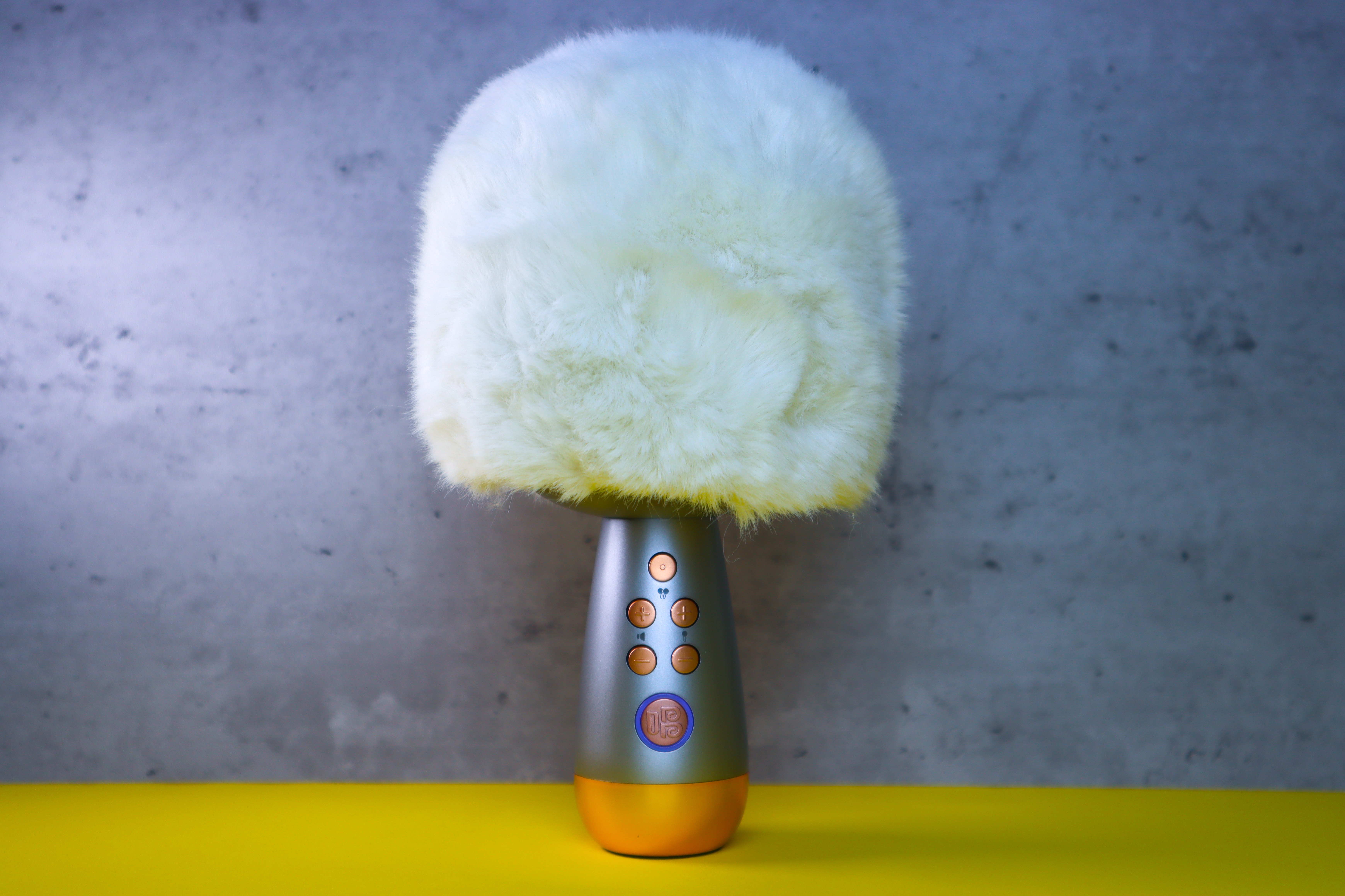 自带音响，随处K歌——唱吧K歌宝-小巨蛋麦克风G2MAX开箱上手