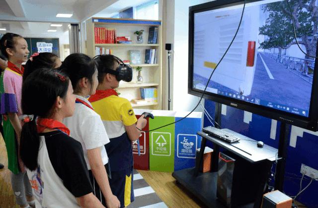 酷！杨浦这间新教室用上了高科技！来过的“童鞋”都说很过瘾~
