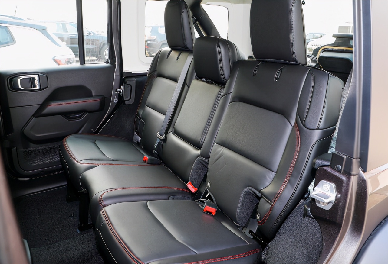 50万买一台动力强外观帅的牧马人,50万的牧马人越野车