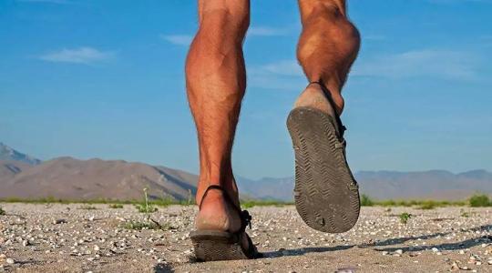 运动员骨头受伤,运动员脚部受伤