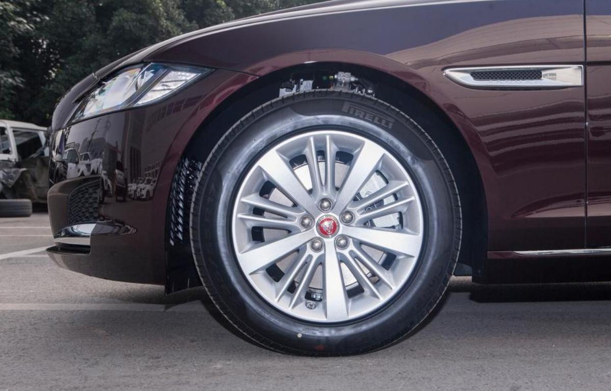 捷豹xflp250两驱精英运动版2022,捷豹中大型轿车试驾xfl