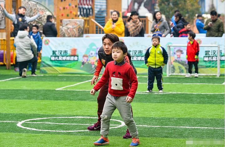 中国女足王霜帅气视频,中国女足王霜魔幻般球技