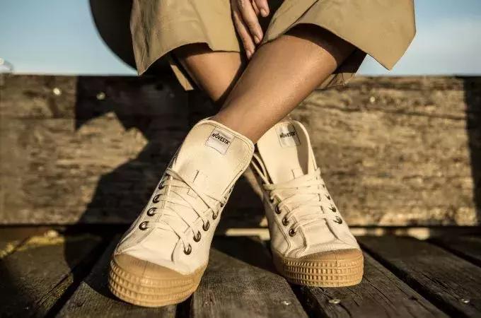 匡威帆布鞋好还是vans好,帆布鞋匡威vans