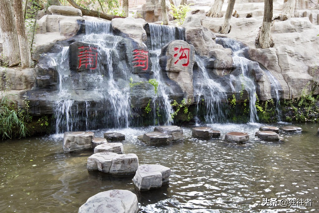 新疆吐鲁番葡萄沟葡萄视频,吐鲁番葡萄沟的葡萄