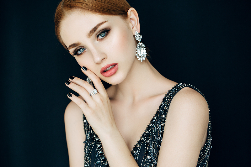 驼背怎么练出天鹅颈,驼背高低肩脖子前倾怎么练