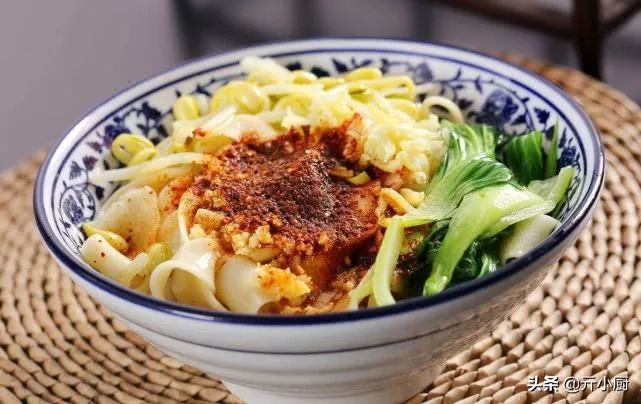 怎么做油泼面又好吃又简单,怎么做出来的油泼面好吃