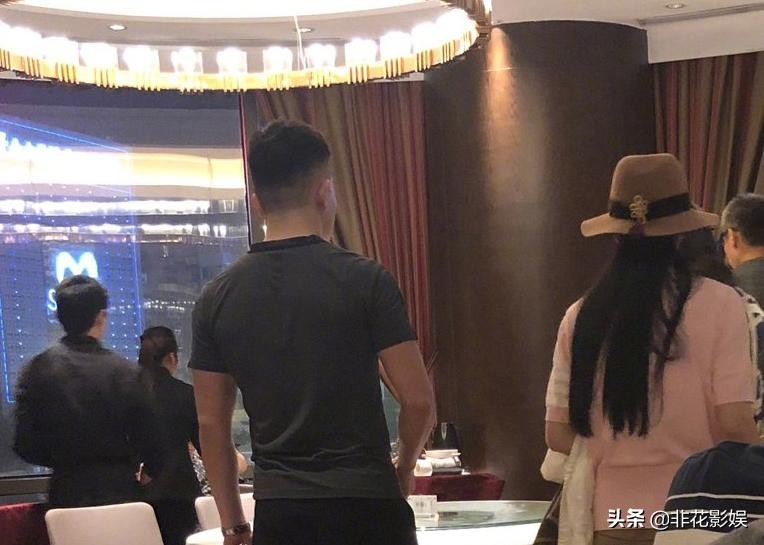 张馨予产后久违晒自拍气色红润,张馨予产后难得晒自拍气色好