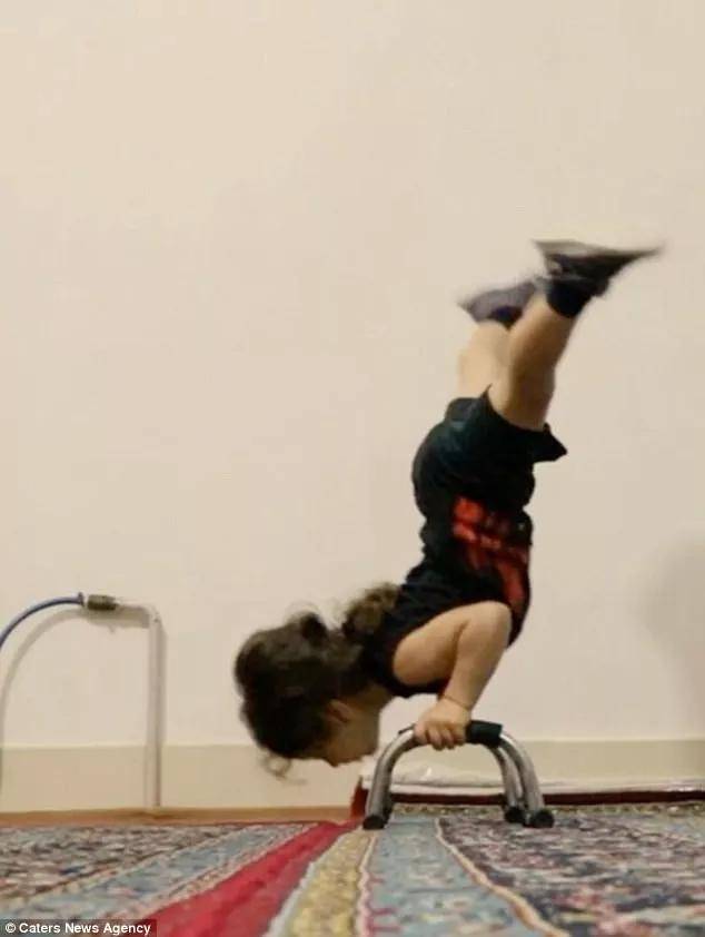 小学生腹肌搓衣板,小孩也可以练出最牛逼的八块腹肌