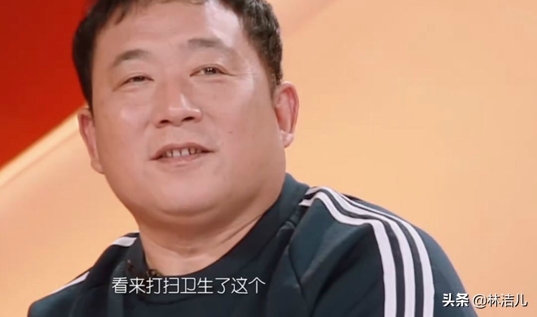 吴昕穿何炅送的毛衣,吴昕用的面霜