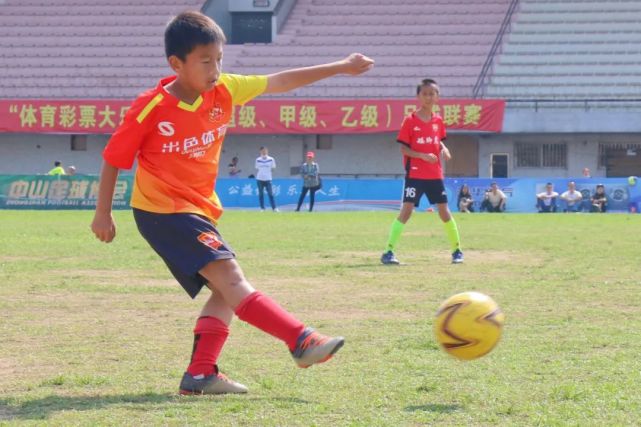 中国的足球青训vs校园足球,足球青训和校园足球