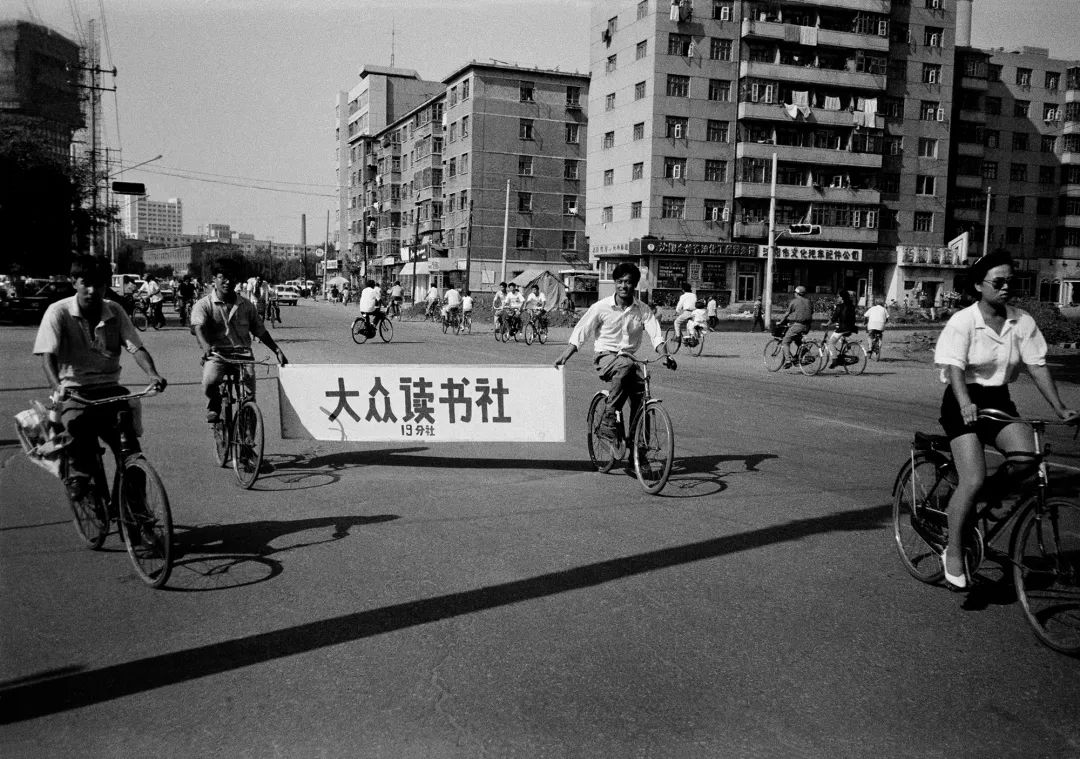 从一线记者到摄影艺术家，谢军拍下了即将消逝的时代记忆